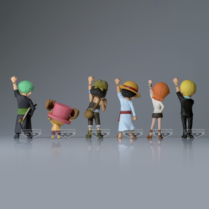 Figurine WCF de Luffy, capitaine de l'équipage du Chapeau de Paille, mesurant 7 cm, dans une pose emblématique avec le poing levé, représentant un moment d'émotion avec la princesse Nefertari Vivi, fabriquée par Banpresto.