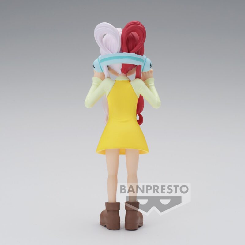 Figurine d'Uta enfant de la collection DXF The Grandline Children Series de Banpresto, avec des cheveux longs blancs d'un côté et rouge-rose de l'autre, représentant une pose dynamique et captivante.