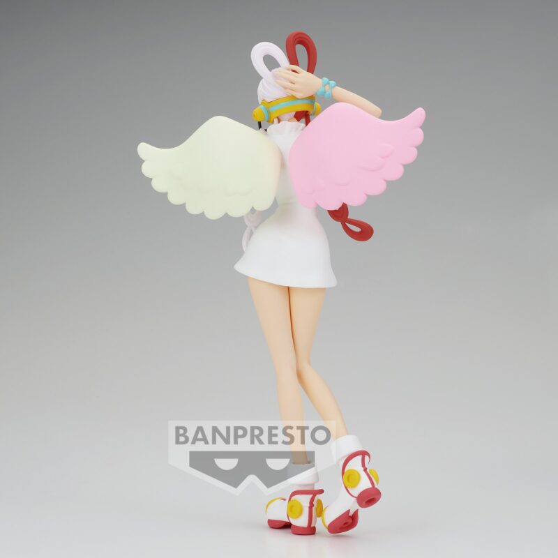 Figurine d'Uta du film ONE PIECE RED, mesurant 22 cm, en PVC, avec des détails précis et une pose dynamique. Fabriquée par BANPRESTO.