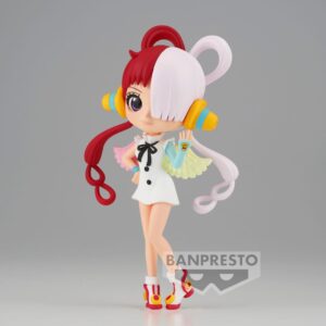 Figurine Q Posket d'Uta avec des cheveux rouge et blanc, vêtue d'une robe blanche et accompagnée d'ailes, dans une pose délicate, fabriquée par BANPRESTO.