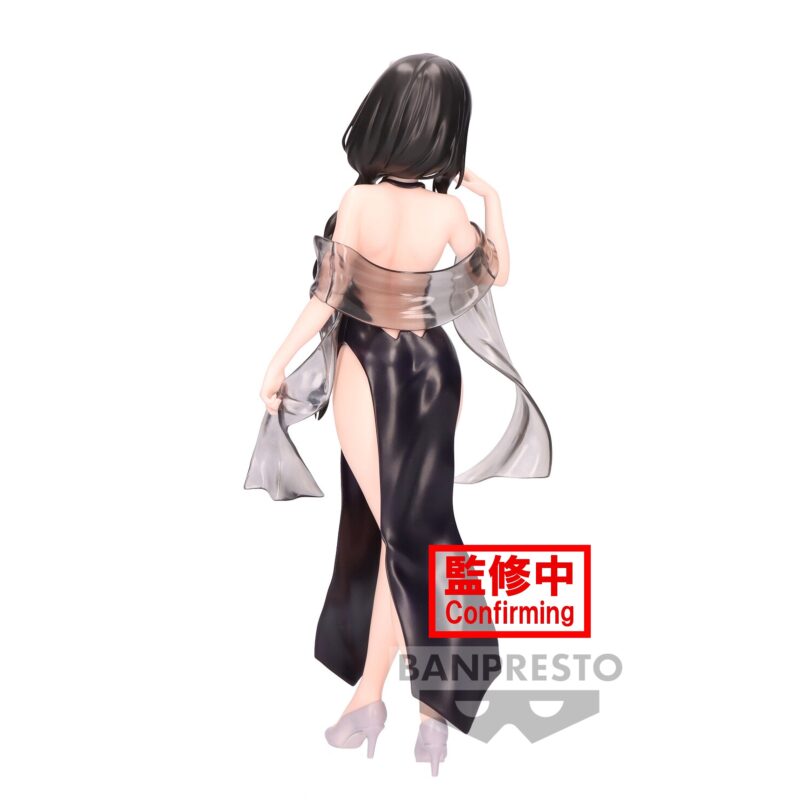 Vue 3/4 arrière en plan d'ensemble de la figurine d'Elsa Granhiert de Re:Zero - Starting Life in Another World se tenant debout.