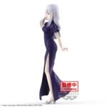 Vue latérale en plan d'ensemble de la figurine Glitter and Glamours d'Emilia de Re:Zero - Starting Life in Another World se tenant debout.