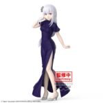 Vue 3/4 avant en plan d'ensemble de la figurine Emilia de Re:Zero - Starting Life in Another World se tenant debout avec la main sur la hanche.
