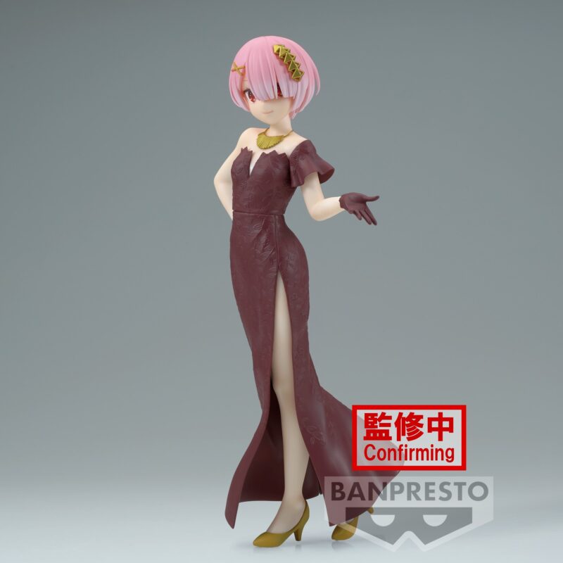 Vue 3/4 avant en plan d'ensemble de la figurine de Ram de Re:Zero - Starting Life in Another World effectuant un geste.