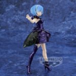 re-zero-figurine-rem-banpresto-dianacht-couture_5 Vue latérale en plan d'ensemble de la figurine Rem de Re:Zero - Starting Life in Another World se tenant debout avec un bras levé.