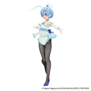 Vue 3/4 avant en plan d'ensemble de la figurine Bicute Bunnies de Rem de Re:Zero - Starting Life in Another World avec les bras légèrement écartés.