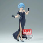 re-zero-figurine-rem-glitter-and-glamours_2 Vue de face en plan d'ensemble de la figurine de Rem de Re:Zero - Starting Life in Another World se tenant debout avec la main gauche légèrement levée.
