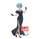 re-zero-figurine-rem-glitter-and-glamours_3 Vue 3/4 avant en plan d'ensemble de la figurine de Rem de Re:Zero - Starting Life in Another World se tenant debout.