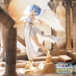 Vue 3/4 avant en plan d'ensemble de la figurine Rem Seraph Luminasta de Re:Zero - Starting Life in Another World en lévitation avec les ailes déployées.