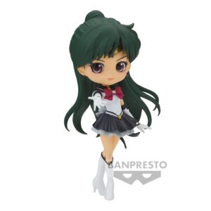 Vue 3/4 avant en plan d'ensemble de la figurine Sailor Pluto de Sailor Moon étendant son bras droit.