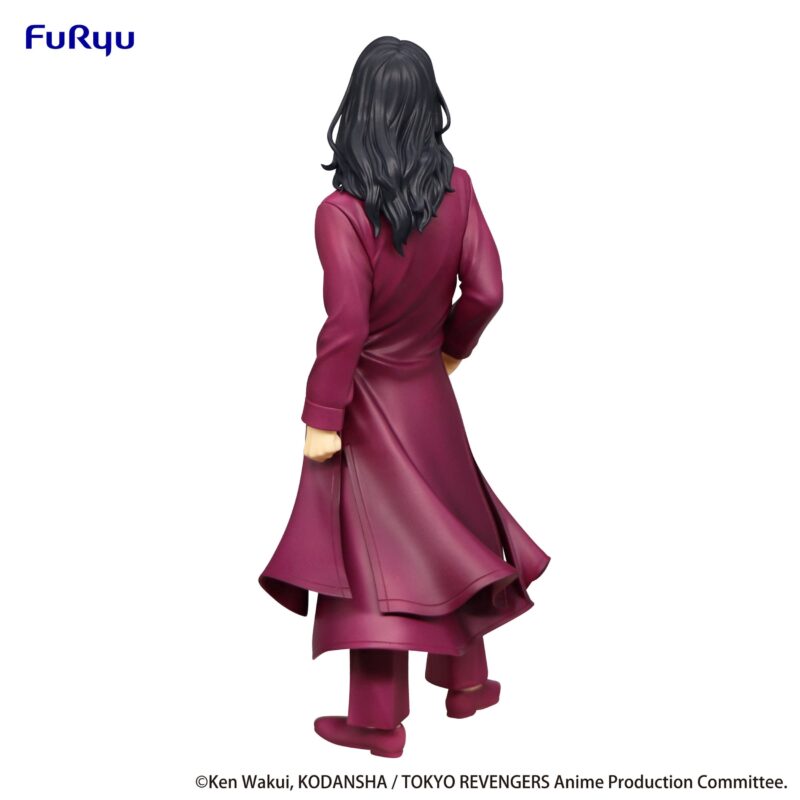 Vue 3/4 de dos à mi-distance de la figurine de Keisuke Baji de Tokyo Revengers en long manteau rouge, sans accessoires.
