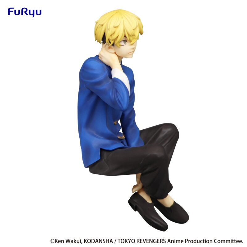 Vue 3/4 de face à mi-distance de la figurine de Chifuyu Matsuno de Tokyo Revengers en veste bleue, sans accessoires.