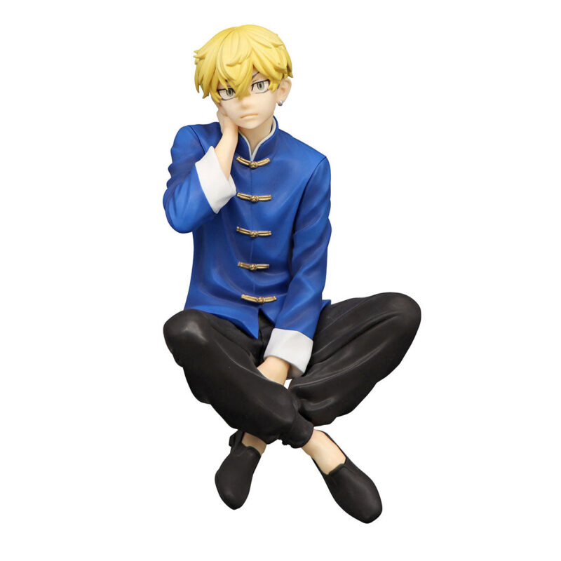 Vue de face à mi-distance de la figurine de Chifuyu Matsuno de Tokyo Revengers en haut traditionnel bleu, portant des lunettes et un bijou d'oreille.