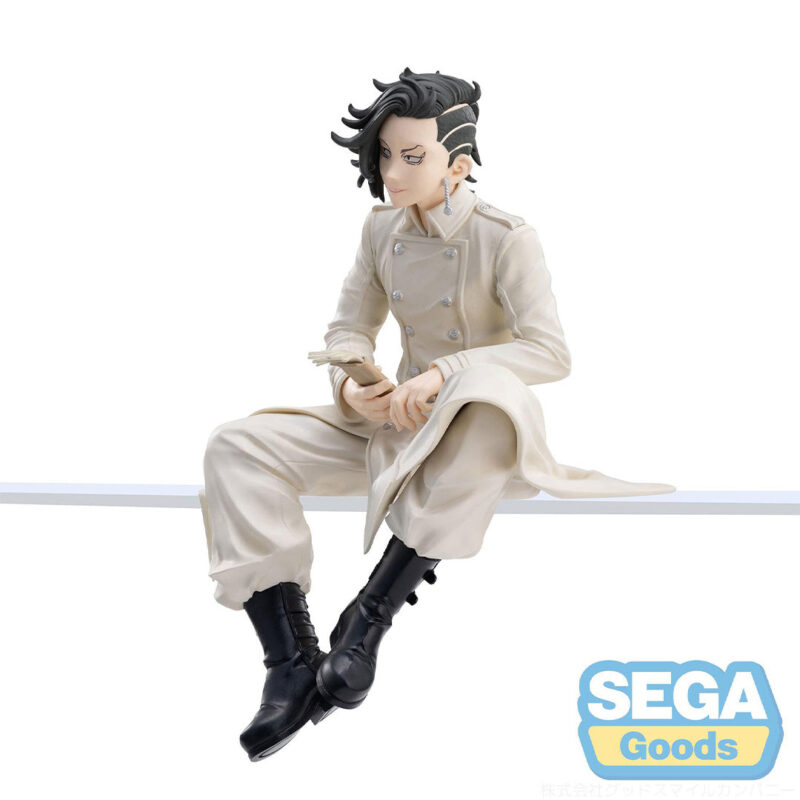 Vue de profil à mi-distance de la figurine de Hajime Kokonoi de Tokyo Revengers en manteau clair, tenant des papiers dans la main gauche.
