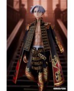 tokyo-revengers-figurine-manjiro-sano-volume-24-cover-illistration-ver_11 Vue 3/4 de face à mi-distance de la figurine de Manjiro Sano (Mikey) de Tokyo Revengers en manteau ouvert avec détails dorés.