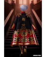 tokyo-revengers-figurine-manjiro-sano-volume-24-cover-illistration-ver_16 Vue de dos en plan entier de la figurine de Manjiro Sano de Tokyo Revengers en long manteau noir avec motifs rouges et dorés.