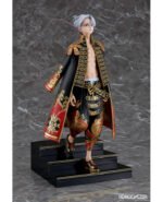 tokyo-revengers-figurine-manjiro-sano-volume-24-cover-illistration-ver_4 Vue 3/4 de face à mi-distance de la figurine de Manjiro Sano de Tokyo Revengers en manteau ouvert, avec une ceinture détaillée.