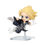 Vue 3/4 à mi-distance de la figurine Nendoroid d'un personnage de Tokyo Revengers en uniforme noir, en pose dynamique de coup de pied.