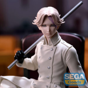 Vue 3/4 de face à mi-distance de la figurine de Seishu Inui de Tokyo Revengers en manteau blanc, tenant un bâton sur l'épaule.